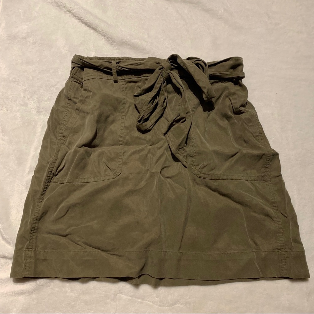 LOFT size M Olive Green Tie Waist Skirt